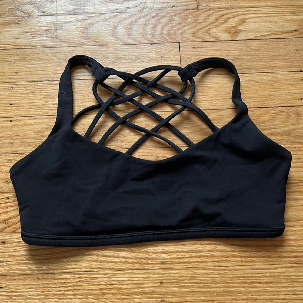 Lululemon Free to Be Womens Sports Bra (Size 6)